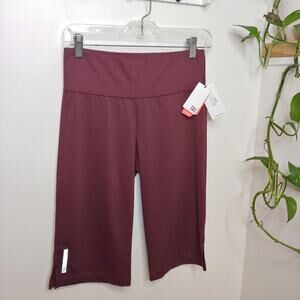 NWT Tail activewear Burgundy Capri Shorts, S